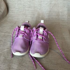 Nike purple sneakers GUC size 6 toddler.